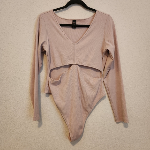 Victoria’s Secret Long Sleeve Cut Out Body Suit - Picture 4 of 8